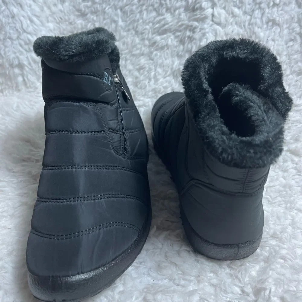 Black water proof slip on snow boots faux fur lining rubber soles EUR SZ40